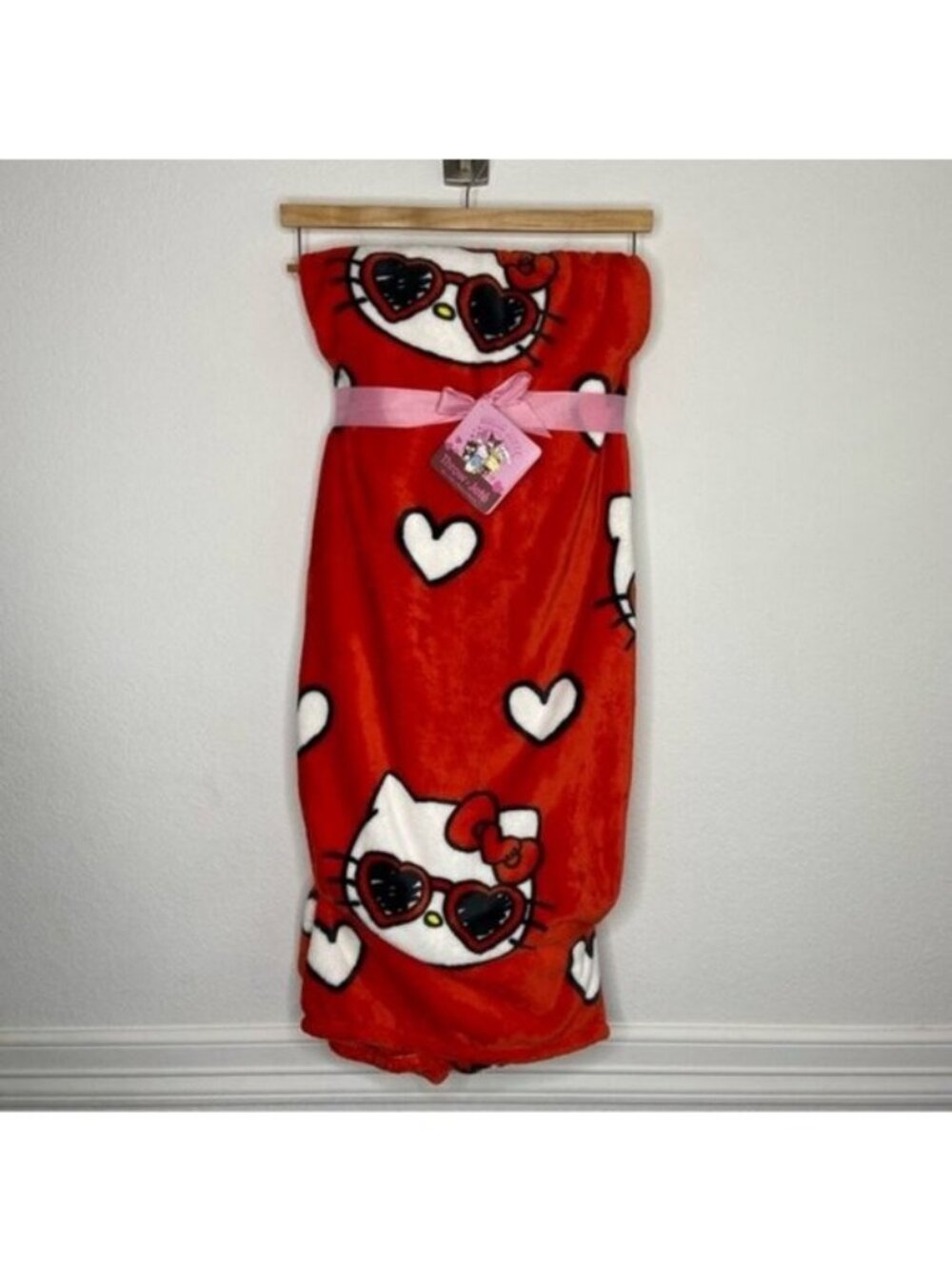 Hello Kitty Red White Hearts Sunglasses Print Throw Blanket 60”x70” NWT